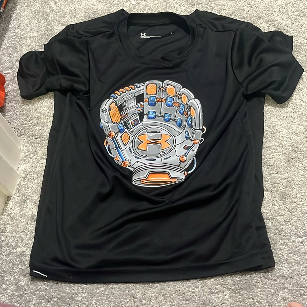 Under armour boys shirt